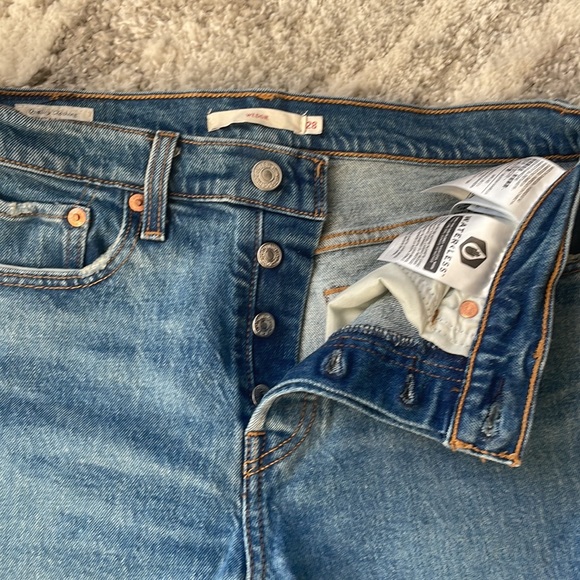 Levi’s wedgie icon jeans, size 28 - Picture 2 of 4